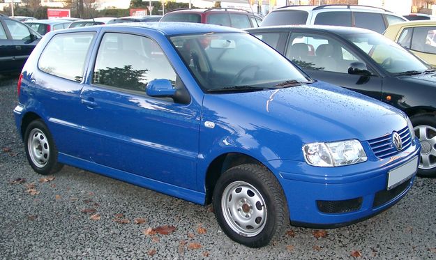 intern glas vraag naar Gezocht: bestuurder van blauwe Volkswagen Polo